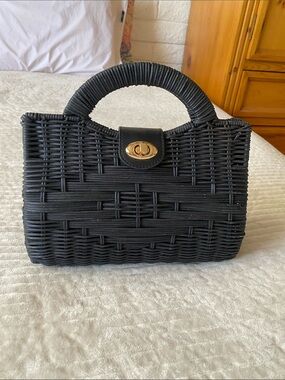 🌼 Topshop Black Woven wicker Tote with Gold Turn-Lock Closure